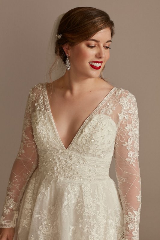 Lace Long Sleeve Keyhole Back Wedding Dress CWG893