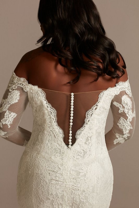 Long Sleeve Plunging Plus Size Lace Wedding Dress 9SLSWG855