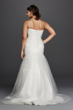Scalloped V-Neck Lace and Tulle Wedding Dress Collection WG3850
