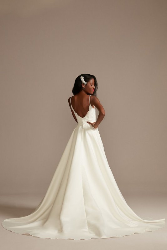 Scalloped Lace Satin Tall V-Neck Wedding Dress 4XLWG4034