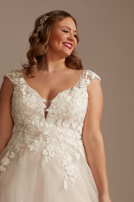 Appliqued Cap Sleeve Tulle Plus Size Wedding Dress 9WG4037